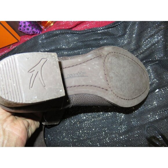 Earth Delrio Brown Leather studded Ankle Boots Booties 7.5 memory foam footbed - Picture 10 of 11